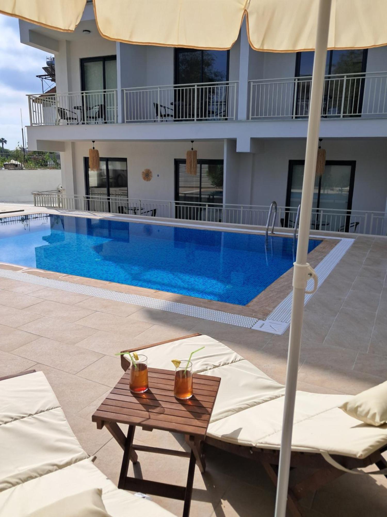 Oregano Suites Side Luaran gambar
