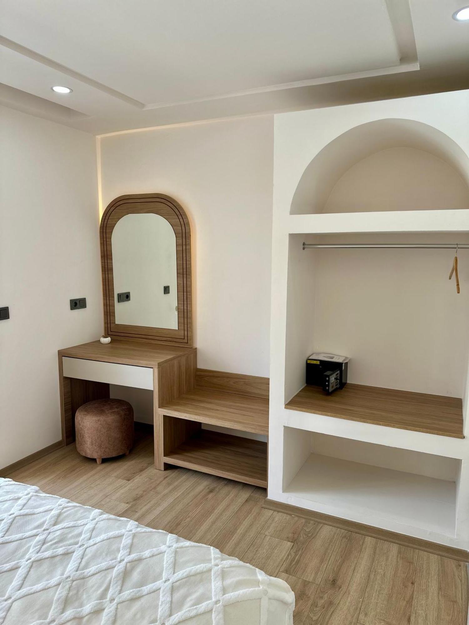 Oregano Suites Side Luaran gambar