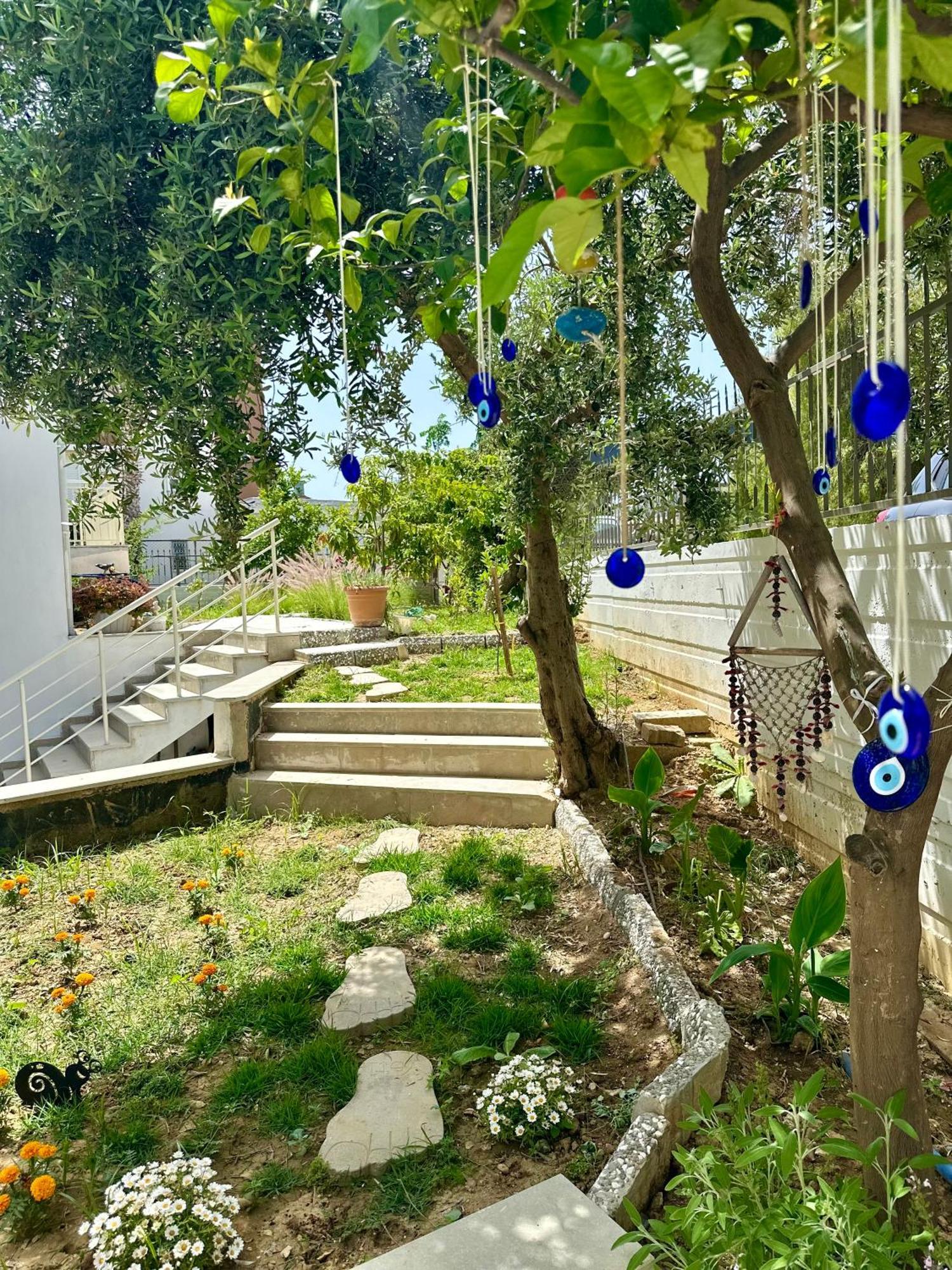 Oregano Suites Side Luaran gambar