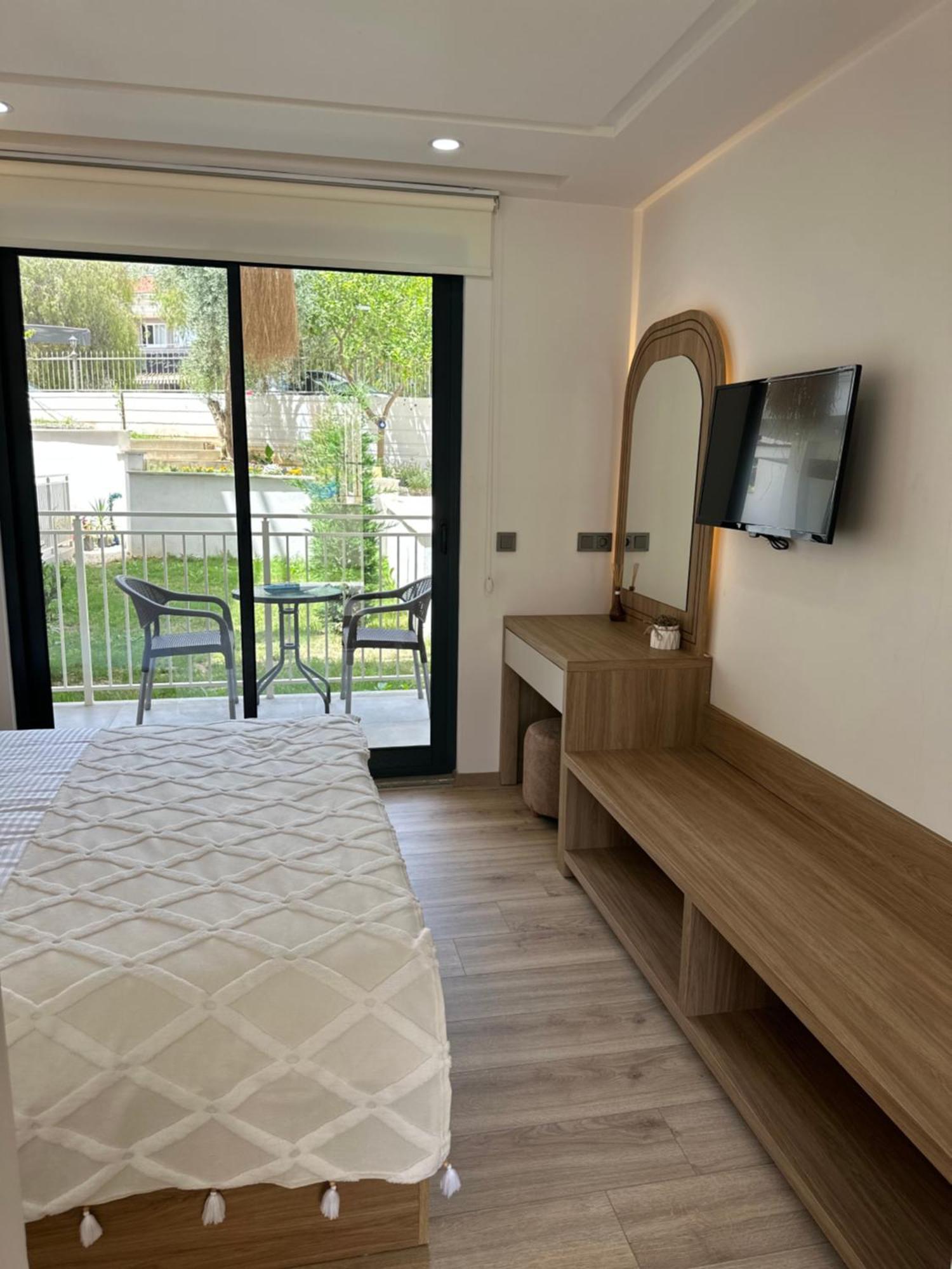 Oregano Suites Side Luaran gambar