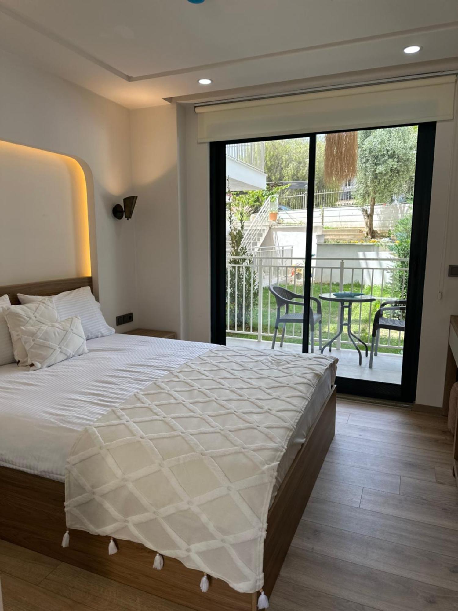 Oregano Suites Side Luaran gambar