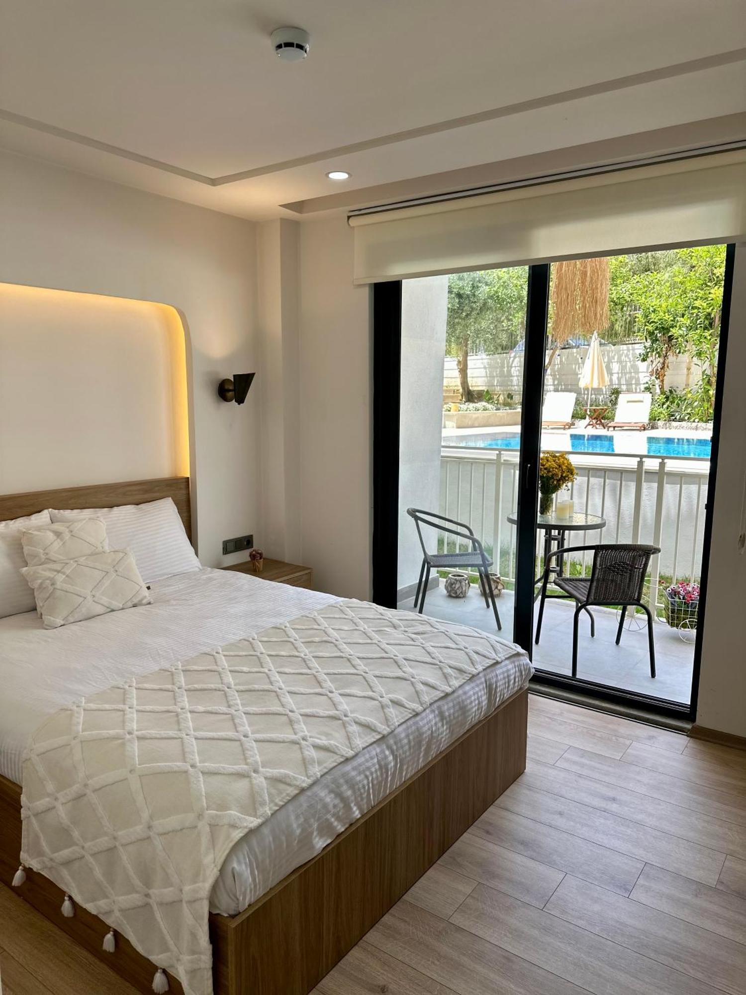 Oregano Suites Side Luaran gambar