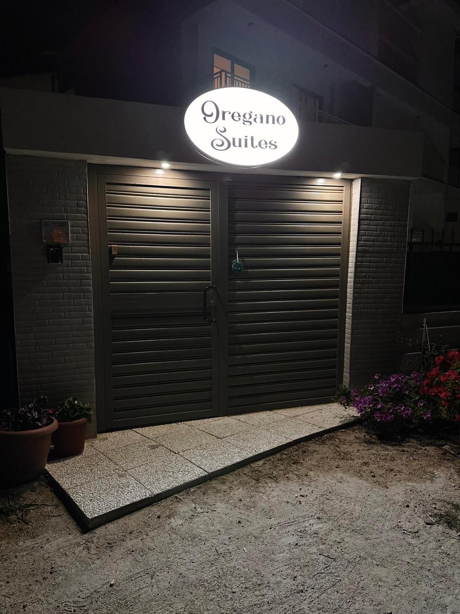 Oregano Suites Side Luaran gambar