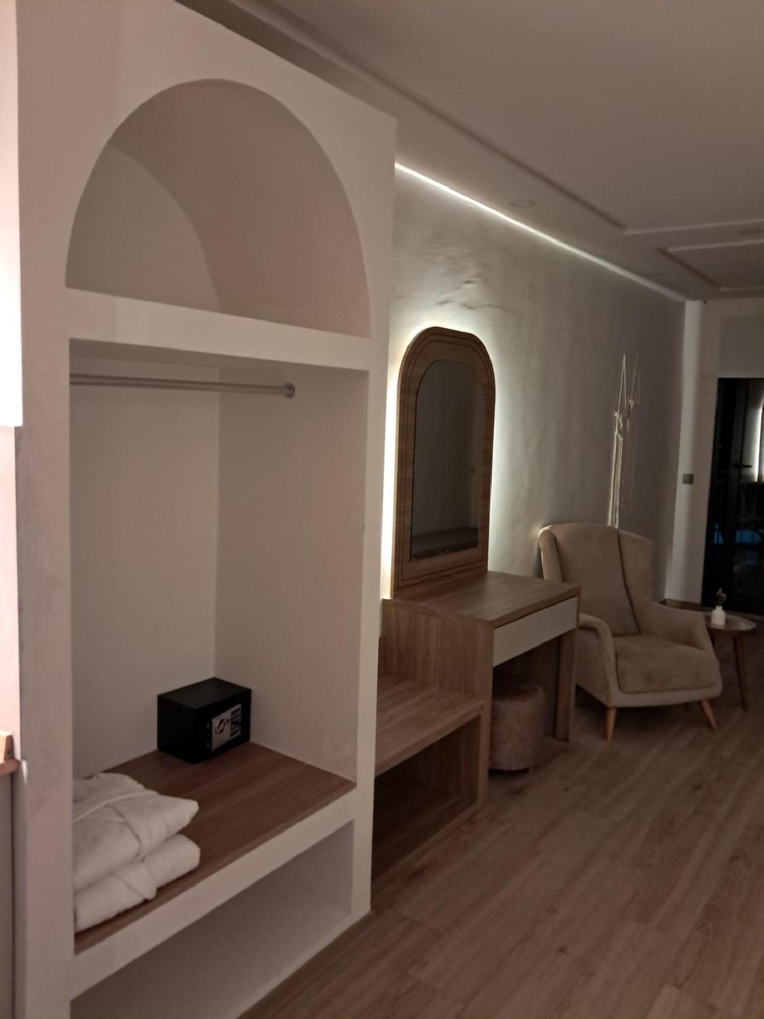 Oregano Suites Side Luaran gambar