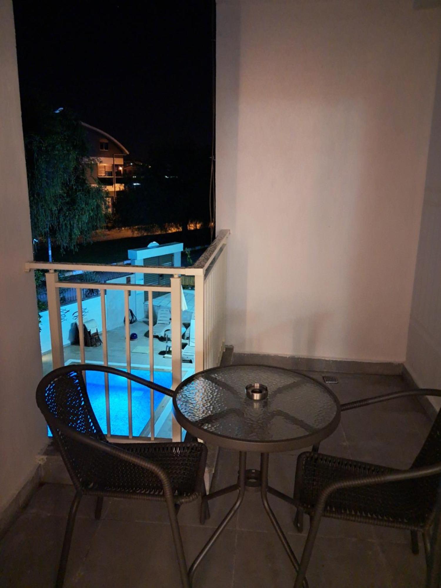 Oregano Suites Side Luaran gambar